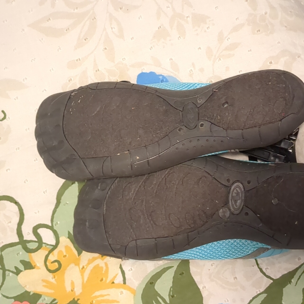 Water shoes - Picture 2 of 4